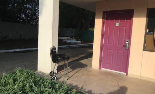 Days Inn & Suites by Wyndham Bentonville