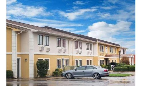 Super 8 by Wyndham Jonesboro