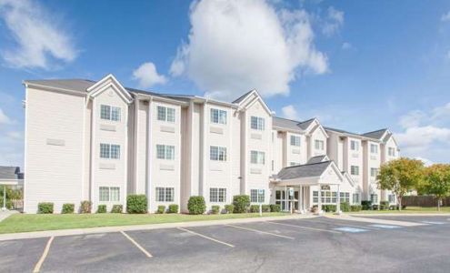 Microtel Inn & Suites by Wyndham Rogers