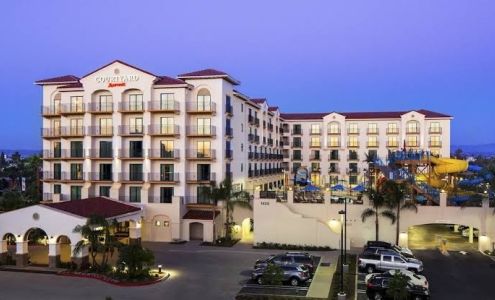 Courtyard Anaheim Theme Park Entrance