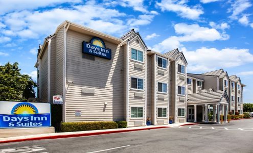 Days Inn & Suites by Wyndham Antioch