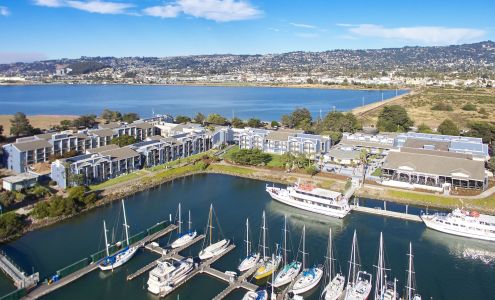 DoubleTree by Hilton Hotel Berkeley Marina