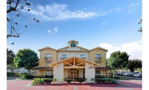 La Quinta Inn & Suites by Wyndham Irvine Spectrum