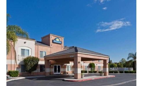 Days Inn by Wyndham Lathrop