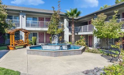 Creekside Inn & Suites