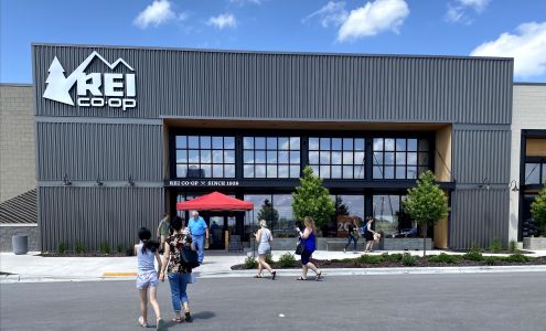 REI