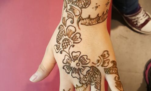 Art of Threading and henna tattoos