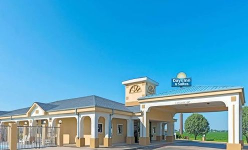 Days Inn & Suites by Wyndham Osceola AR