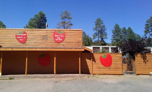 Strawberry Chalet N Stay Strawberry