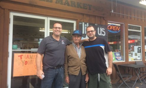 Oak Tree Market Madeira Park