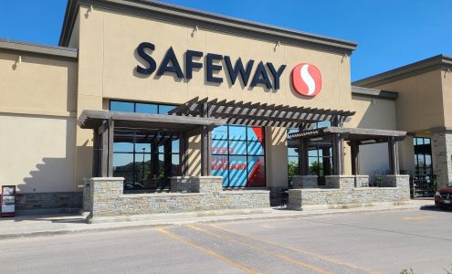 Safeway River East Plaza