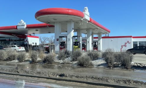 Petro-Canada & Car Wash