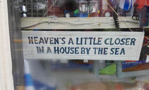 Chris's Convenience Store Mahone Bay