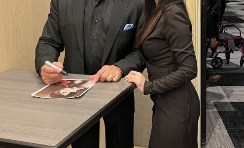 Loue 1 Robe/ Loue 1 Tux sur Rdv seulement