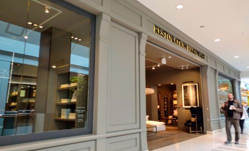 RH Calgary | The Gallery at Southcentre Mall