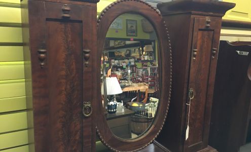 aquaTreasures Estate Center