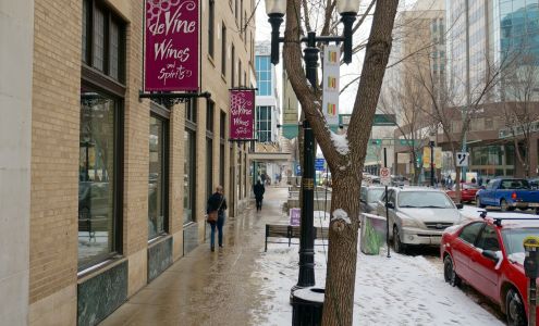 deVine Wines & Spirits