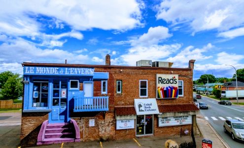 Reads Books & Coffee