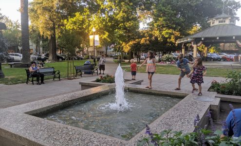 Healdsburg Plaza