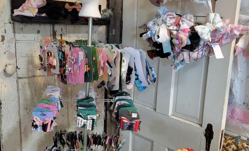 The Rusty Trunk Vintage Mall Henrietta