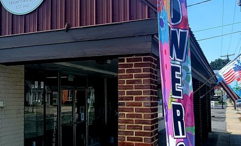 Miss Lora's Flowers and Gifts 15764 Kings Hwy, Montross Virginia 22520