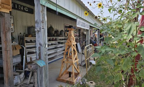 Hwy 9 Antique Mall & Trading Post