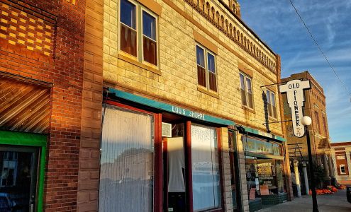 Old Pioneer Tool Pawn & Gun Gregory