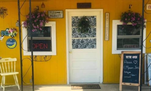 Rustic Thinking Flea Market Fairdealing