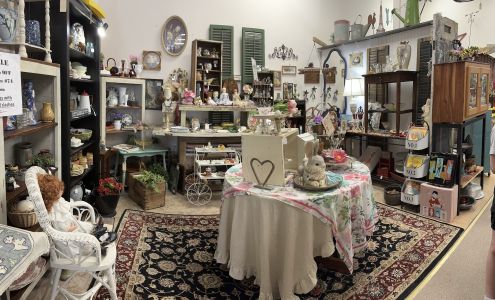 Peach Creek Antiques