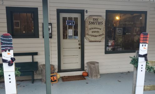 Smiths Scrimshaw Knives