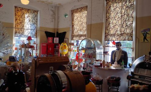 Grant Avenue School Antiques