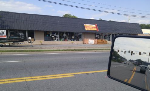 Calhoun's Busy B's Boothtique