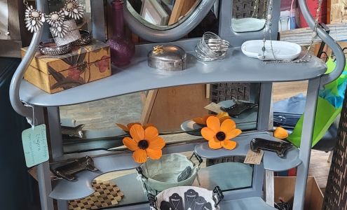 Kat's Vintage Niche 706 E U.S. Hwy 19E Bypass, Burnsville North Carolina 28714