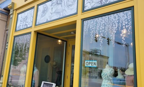 Blushing Beaus Boutique