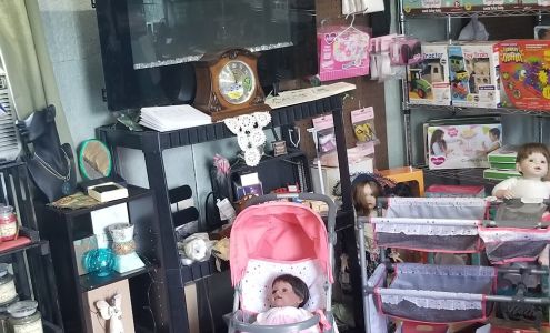 Valarie Moyer's Unique Dolls and Gifts Jonestown