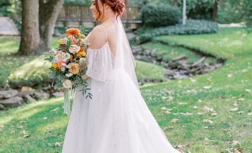 Deborah Lopresti designer for brides