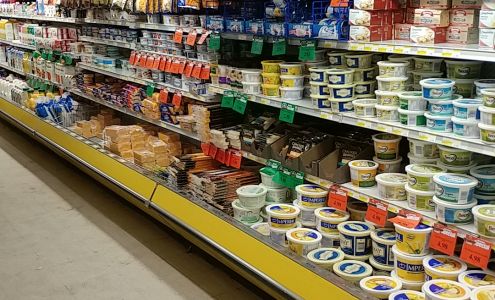 Saunders Foodland Red Rock