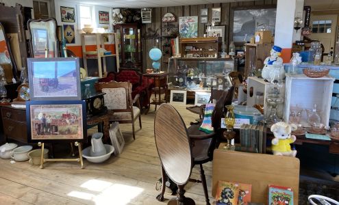 The 'Ole Blacksmith Shop antiques & collectibles Shaunavon