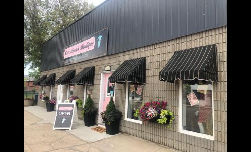 DeeAnna?s Boutique Delisle