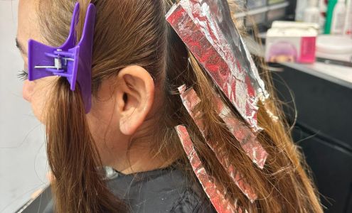 DEL SOL SALON BARBERÍA PELUQUERÍA Y CORTES FAMILIAR