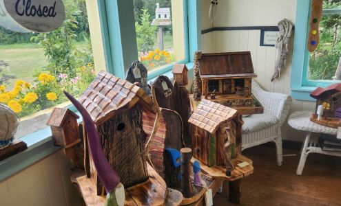 The Old Farmhouse Gift Shop Middle Lake