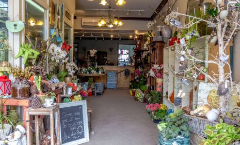 Small Flower {floral studio}