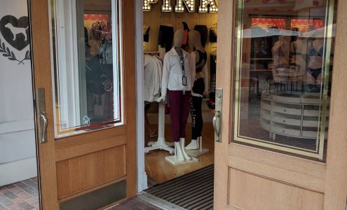 Victoria's Secret & PINK by Victoria's Secret