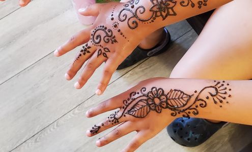 Dipti Eyebrow Threading And Henna Art