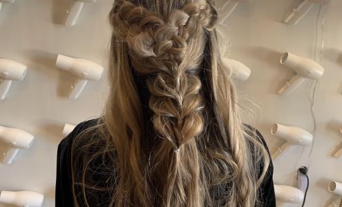 Sip and Style Blow Dry Bar