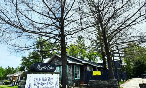 MAJESTIC SALON AND BOUTIQUE 724 W Main St, Yukon Oklahoma 73099