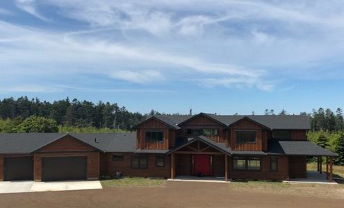 Sunny Patch Ranch - Coastal Farmstay Lodge, Advanced Esthetics & Laser Spa 31750 Old Coast Rd, Gold Beach Oregon 97444