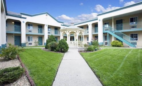 Bay Side Inn & Suites
