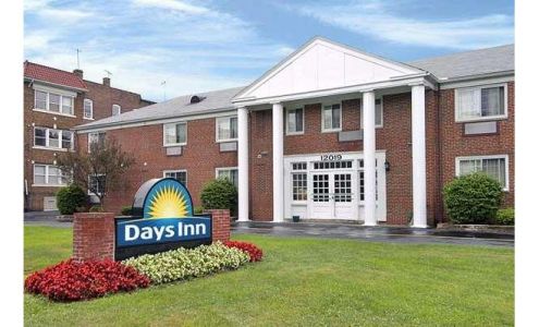 Days Inn by Wyndham Cleveland Lakewood