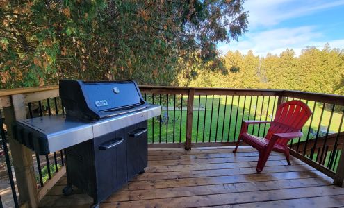 Riverside Resort & Bistro Elmwood